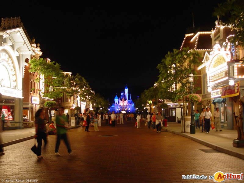 Imagen de Hong Kong Disneyland Resort  Main Street USA Nocturna